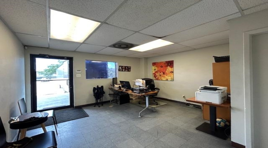 112 Flecha Ln, LAREDO, Texas 78045, 1 Bedroom Bedrooms, 1 Room Rooms,3 BathroomsBathrooms,Commercial/industrial,For Rent,112 Flecha Ln,20252693