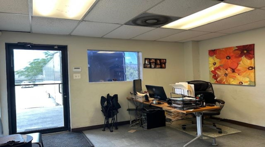 112 Flecha Ln, LAREDO, Texas 78045, 1 Bedroom Bedrooms, 1 Room Rooms,3 BathroomsBathrooms,Commercial/industrial,For Rent,112 Flecha Ln,20252693