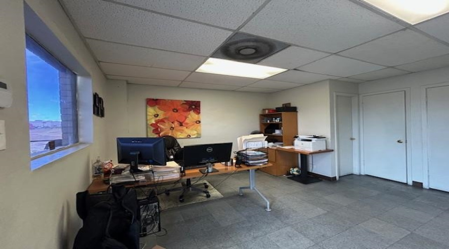 112 Flecha Ln, LAREDO, Texas 78045, 1 Bedroom Bedrooms, 1 Room Rooms,3 BathroomsBathrooms,Commercial/industrial,For Rent,112 Flecha Ln,20252693