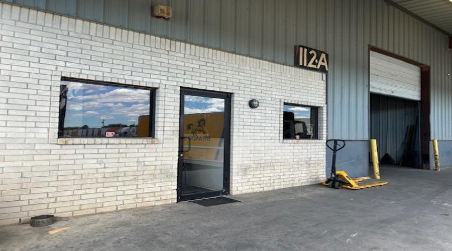 112 Flecha Ln, LAREDO, Texas 78045, 1 Bedroom Bedrooms, 1 Room Rooms,3 BathroomsBathrooms,Commercial/industrial,For Rent,112 Flecha Ln,20252693