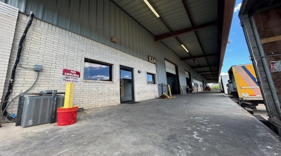 112 Flecha Ln, LAREDO, Texas 78045, 1 Bedroom Bedrooms, 1 Room Rooms,3 BathroomsBathrooms,Commercial/industrial,For Rent,112 Flecha Ln,20252693