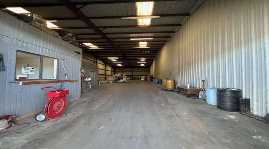 112 Flecha Ln, LAREDO, Texas 78045, 1 Bedroom Bedrooms, 1 Room Rooms,3 BathroomsBathrooms,Commercial/industrial,For Rent,112 Flecha Ln,20252693