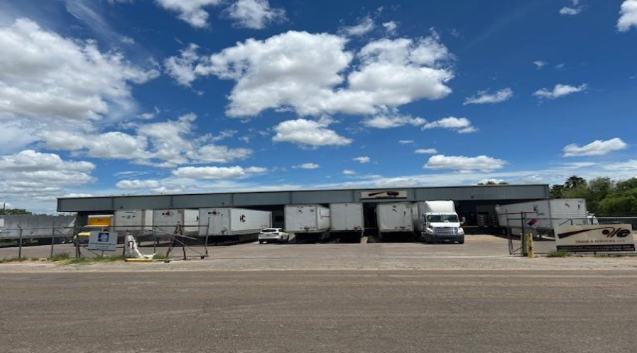 112 Flecha Ln, LAREDO, Texas 78045, 1 Bedroom Bedrooms, 1 Room Rooms,3 BathroomsBathrooms,Commercial/industrial,For Rent,112 Flecha Ln,20252693