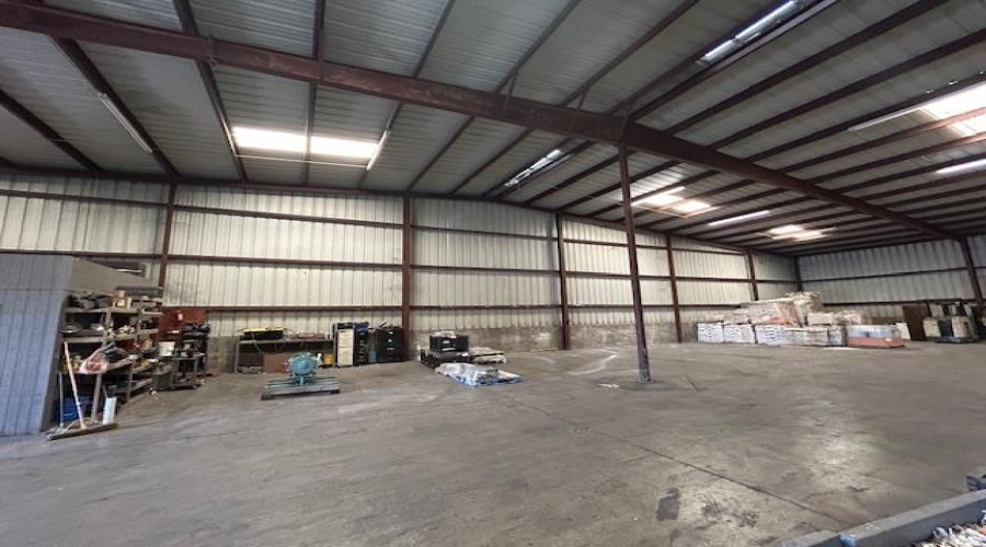 112 Flecha Ln, LAREDO, Texas 78045, 1 Bedroom Bedrooms, 1 Room Rooms,3 BathroomsBathrooms,Commercial/industrial,For Rent,112 Flecha Ln,20252693