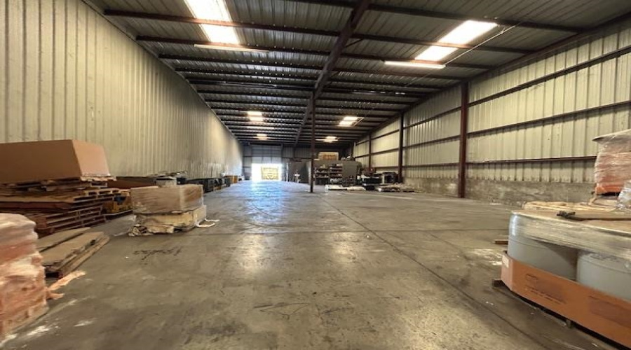 112 Flecha Ln, LAREDO, Texas 78045, 1 Bedroom Bedrooms, 1 Room Rooms,3 BathroomsBathrooms,Commercial/industrial,For Rent,112 Flecha Ln,20252693