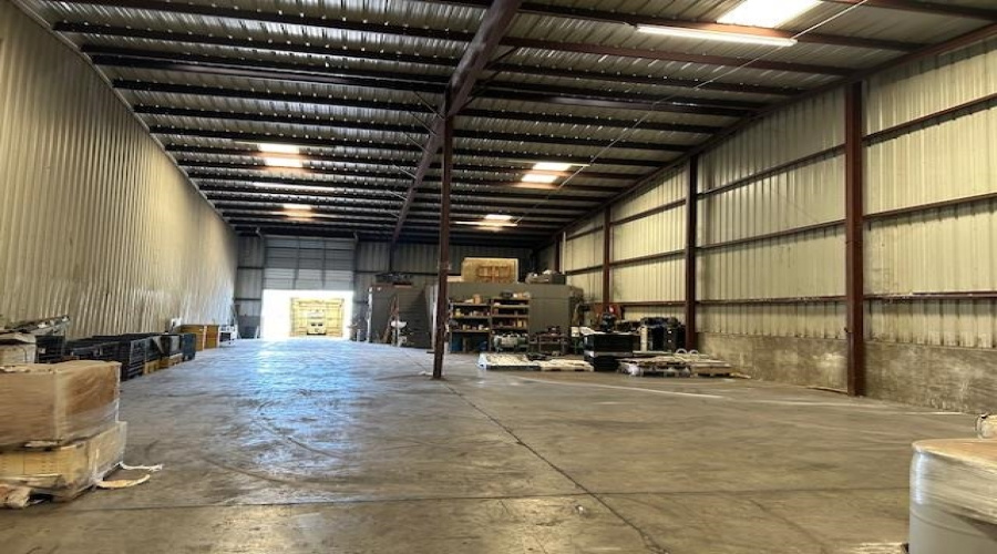 112 Flecha Ln, LAREDO, Texas 78045, 1 Bedroom Bedrooms, 1 Room Rooms,3 BathroomsBathrooms,Commercial/industrial,For Rent,112 Flecha Ln,20252693