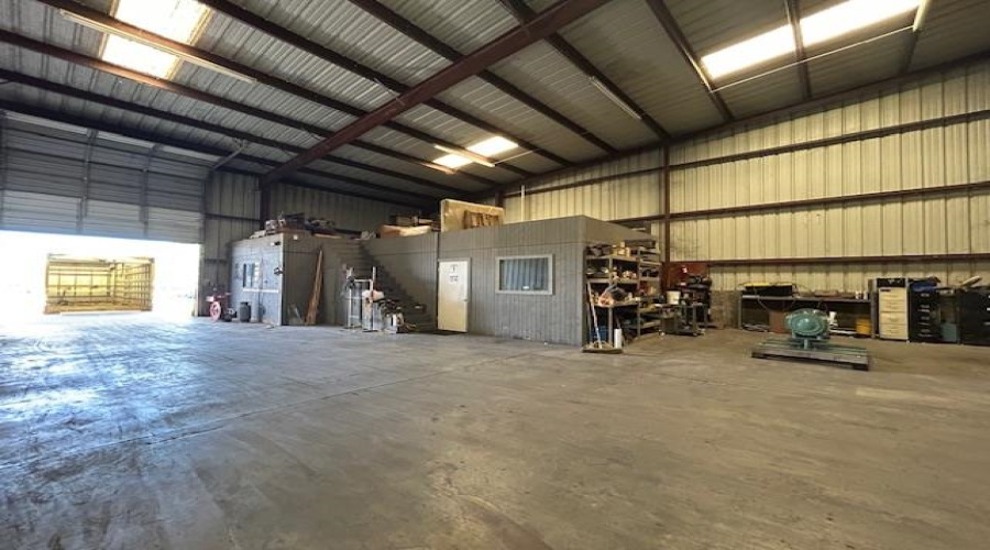 112 Flecha Ln, LAREDO, Texas 78045, 1 Bedroom Bedrooms, 1 Room Rooms,3 BathroomsBathrooms,Commercial/industrial,For Rent,112 Flecha Ln,20252693