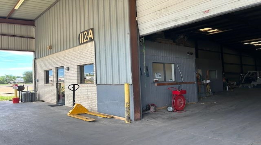 112 Flecha Ln, LAREDO, Texas 78045, 1 Bedroom Bedrooms, 1 Room Rooms,3 BathroomsBathrooms,Commercial/industrial,For Rent,112 Flecha Ln,20252693