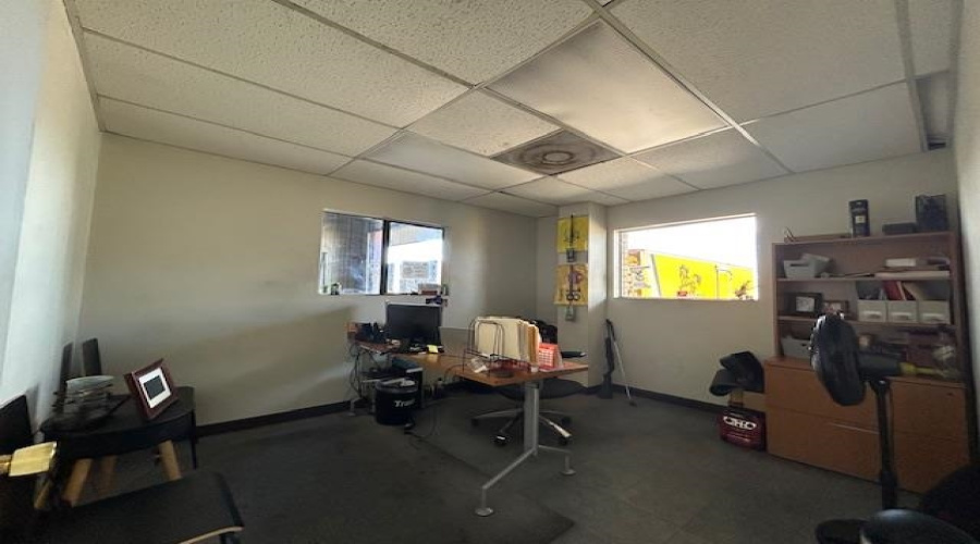 112 Flecha Ln, LAREDO, Texas 78045, 1 Bedroom Bedrooms, 1 Room Rooms,3 BathroomsBathrooms,Commercial/industrial,For Rent,112 Flecha Ln,20252693