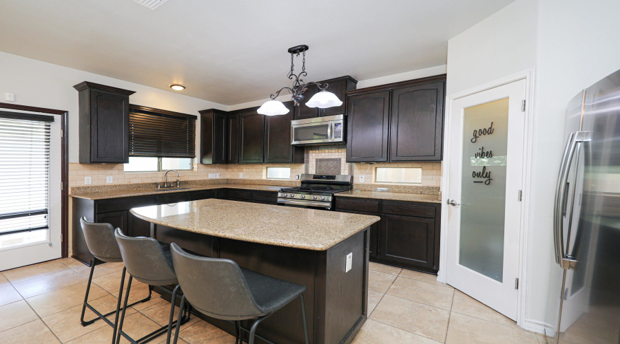 9813 Sandhill Dr, Laredo, Texas 78045, 3 Bedrooms Bedrooms, 5 Rooms Rooms,2 BathroomsBathrooms,Residential,For Sale,9813 Sandhill Dr,20252643