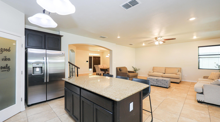 9813 Sandhill Dr, Laredo, Texas 78045, 3 Bedrooms Bedrooms, 5 Rooms Rooms,2 BathroomsBathrooms,Residential,For Sale,9813 Sandhill Dr,20252643