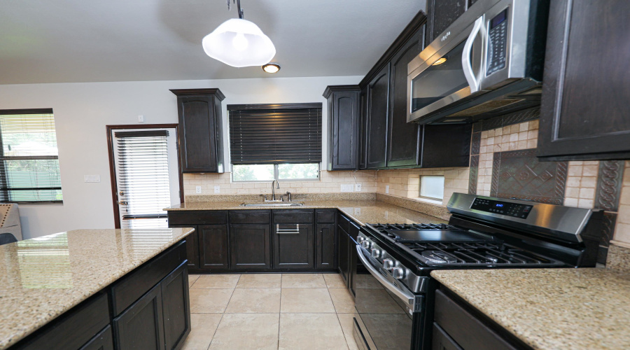 9813 Sandhill Dr, Laredo, Texas 78045, 3 Bedrooms Bedrooms, 5 Rooms Rooms,2 BathroomsBathrooms,Residential,For Sale,9813 Sandhill Dr,20252643