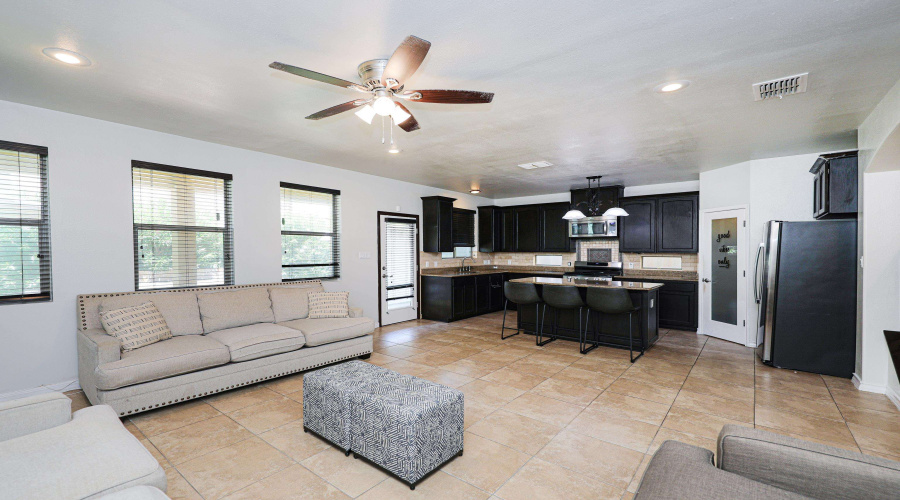 9813 Sandhill Dr, Laredo, Texas 78045, 3 Bedrooms Bedrooms, 5 Rooms Rooms,2 BathroomsBathrooms,Residential,For Sale,9813 Sandhill Dr,20252643