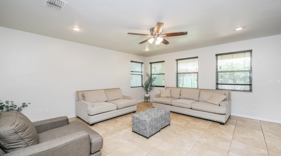 9813 Sandhill Dr, Laredo, Texas 78045, 3 Bedrooms Bedrooms, 5 Rooms Rooms,2 BathroomsBathrooms,Residential,For Sale,9813 Sandhill Dr,20252643