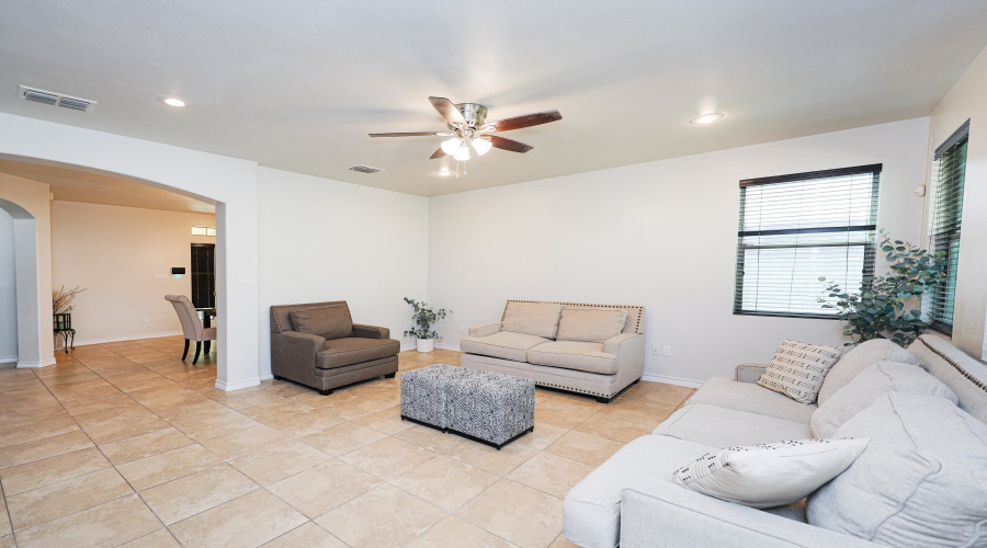 9813 Sandhill Dr, Laredo, Texas 78045, 3 Bedrooms Bedrooms, 5 Rooms Rooms,2 BathroomsBathrooms,Residential,For Sale,9813 Sandhill Dr,20252643