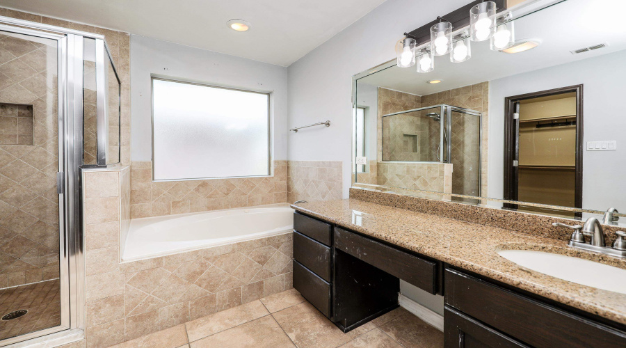 9813 Sandhill Dr, Laredo, Texas 78045, 3 Bedrooms Bedrooms, 5 Rooms Rooms,2 BathroomsBathrooms,Residential,For Sale,9813 Sandhill Dr,20252643