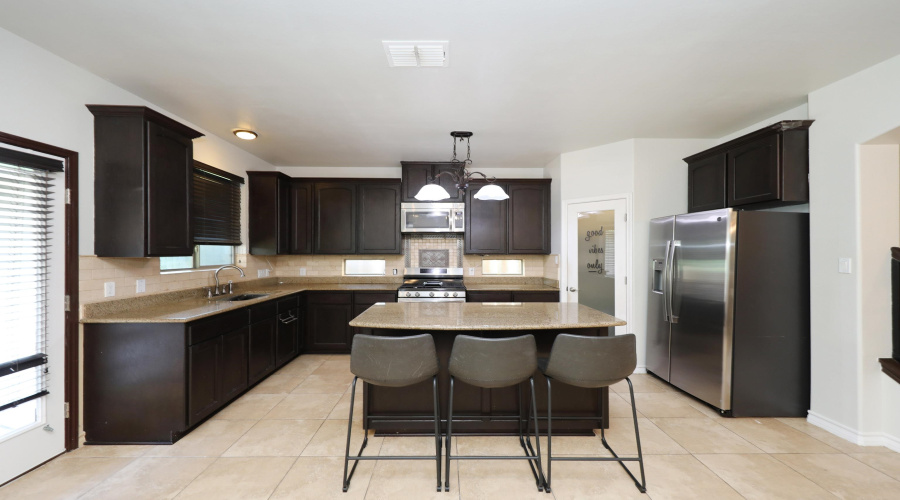 9813 Sandhill Dr, Laredo, Texas 78045, 3 Bedrooms Bedrooms, 5 Rooms Rooms,2 BathroomsBathrooms,Residential,For Sale,9813 Sandhill Dr,20252643