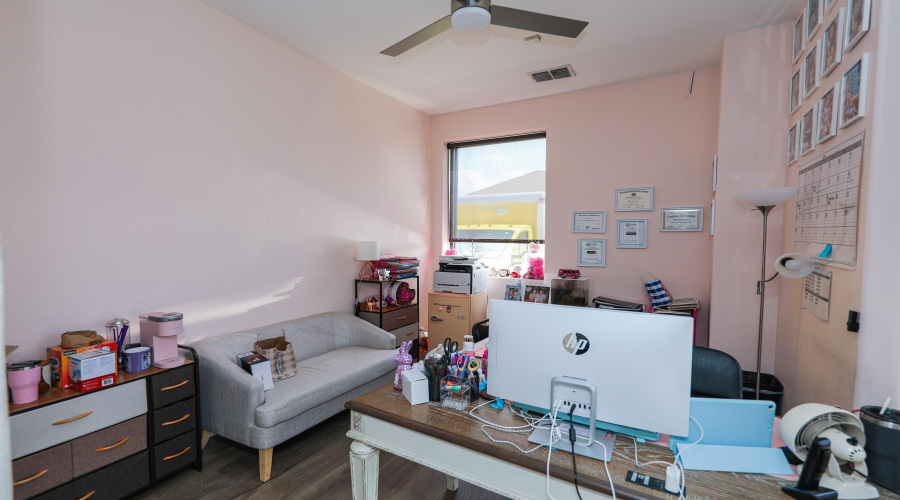 1601 Jacaman Rd, Laredo, Texas 78041, 1 Room Rooms,2 BathroomsBathrooms,Commercial retail/office,For Sale,1601 Jacaman Rd,20252594
