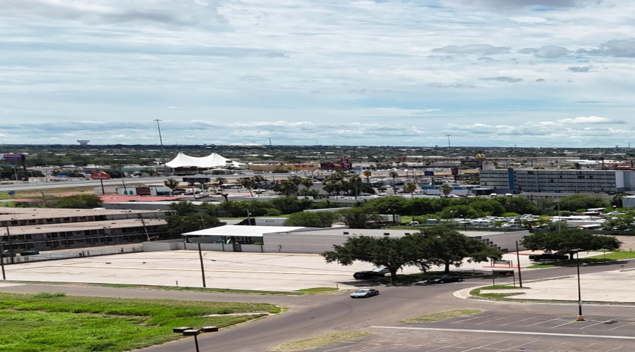 5219 Tesoro Plaza Dr, Laredo, Texas 78041, 1 Room Rooms,4 BathroomsBathrooms,Commercial retail/office,For Sale,5219 Tesoro Plaza Dr,20252658