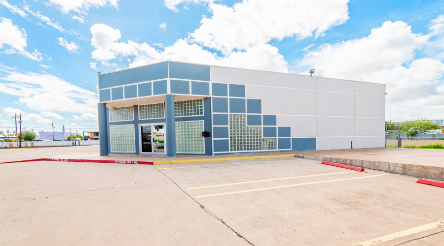 5219 Tesoro Plaza Dr, Laredo, Texas 78041, 1 Room Rooms,4 BathroomsBathrooms,Commercial retail/office,For Sale,5219 Tesoro Plaza Dr,20252658