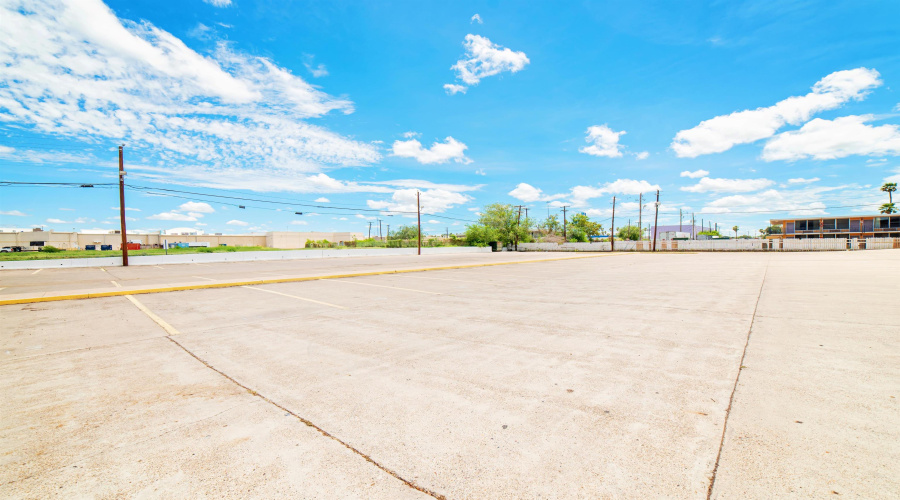 5219 Tesoro Plaza Dr, Laredo, Texas 78041, 1 Room Rooms,4 BathroomsBathrooms,Commercial retail/office,For Sale,5219 Tesoro Plaza Dr,20252658