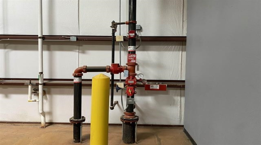 206 W FM 468, COTULLA, Texas 78014, 1 Bedroom Bedrooms, 21 Rooms Rooms,4 BathroomsBathrooms,Commercial/industrial,For Sale,206 W FM 468,20252843