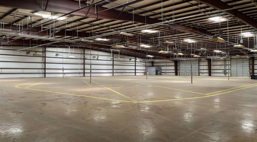 206 W FM 468, COTULLA, Texas 78014, 1 Bedroom Bedrooms, 21 Rooms Rooms,4 BathroomsBathrooms,Commercial/industrial,For Sale,206 W FM 468,20252843