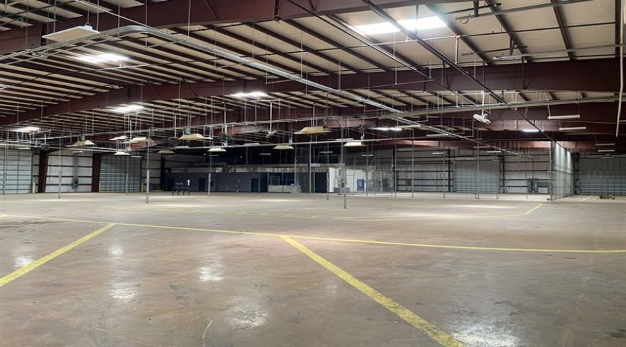 206 W FM 468, COTULLA, Texas 78014, 1 Bedroom Bedrooms, 21 Rooms Rooms,4 BathroomsBathrooms,Commercial/industrial,For Sale,206 W FM 468,20252843