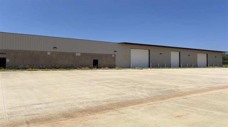 206 W FM 468, COTULLA, Texas 78014, 1 Bedroom Bedrooms, 21 Rooms Rooms,4 BathroomsBathrooms,Commercial/industrial,For Sale,206 W FM 468,20252843