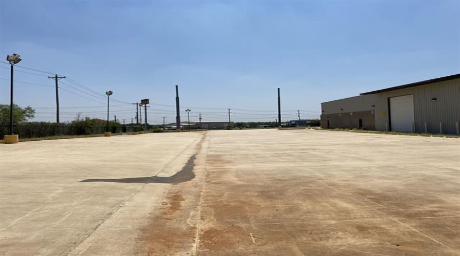 206 W FM 468, COTULLA, Texas 78014, 1 Bedroom Bedrooms, 21 Rooms Rooms,4 BathroomsBathrooms,Commercial/industrial,For Sale,206 W FM 468,20252843