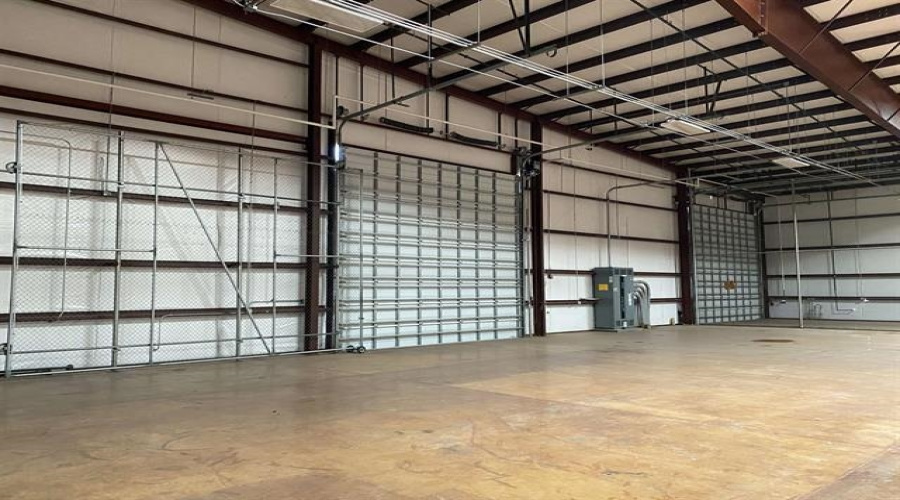 206 W FM 468, COTULLA, Texas 78014, 1 Bedroom Bedrooms, 21 Rooms Rooms,4 BathroomsBathrooms,Commercial/industrial,For Sale,206 W FM 468,20252843