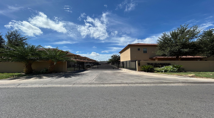 707 St James Dr, Laredo, Texas 78041, ,Land,For Sale,707 St James Dr,20252642
