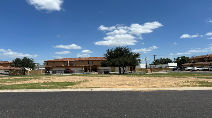 707 St James Dr, Laredo, Texas 78041, ,Land,For Sale,707 St James Dr,20252642