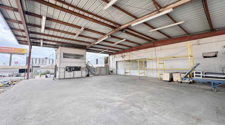 2818 Santa Ursula Ave, Laredo, Texas 78045, 1 Bedroom Bedrooms, 1 Room Rooms,2 BathroomsBathrooms,Commercial/industrial,For Rent,2818 Santa Ursula Ave,20253047