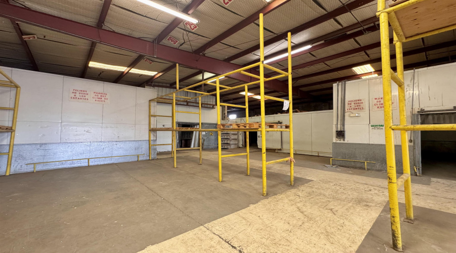 2818 Santa Ursula Ave, Laredo, Texas 78045, 1 Bedroom Bedrooms, 1 Room Rooms,2 BathroomsBathrooms,Commercial/industrial,For Rent,2818 Santa Ursula Ave,20253047