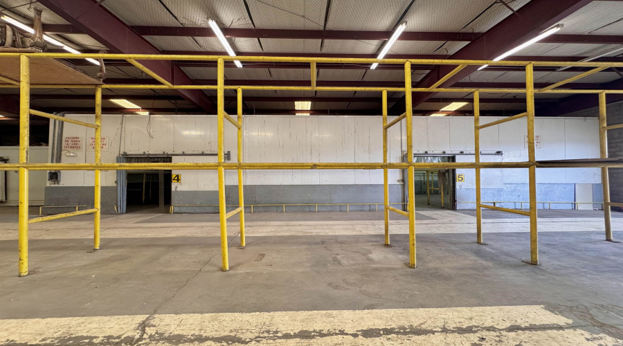 2818 Santa Ursula Ave, Laredo, Texas 78045, 1 Bedroom Bedrooms, 1 Room Rooms,2 BathroomsBathrooms,Commercial/industrial,For Rent,2818 Santa Ursula Ave,20253047