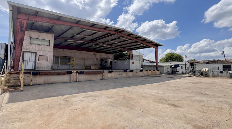 2818 Santa Ursula Ave, Laredo, Texas 78045, 1 Bedroom Bedrooms, 1 Room Rooms,2 BathroomsBathrooms,Commercial/industrial,For Rent,2818 Santa Ursula Ave,20253047