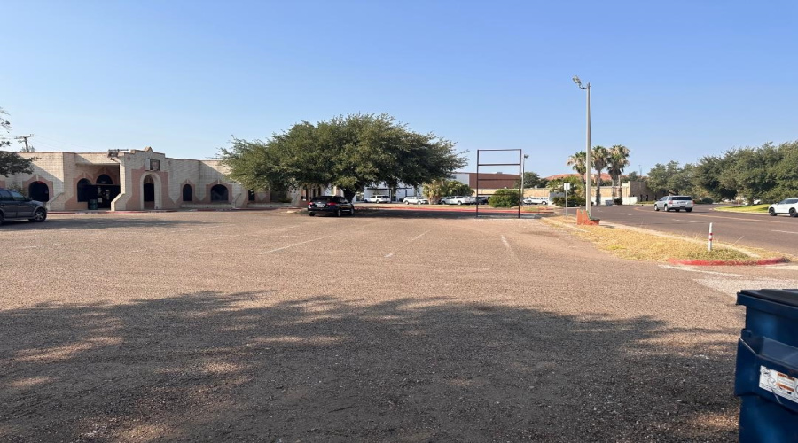 205 W Village Blvd, Laredo, Texas 78041, 1 Room Rooms,4 BathroomsBathrooms,Commercial retail/office,For Sale,205 W Village Blvd,20252710