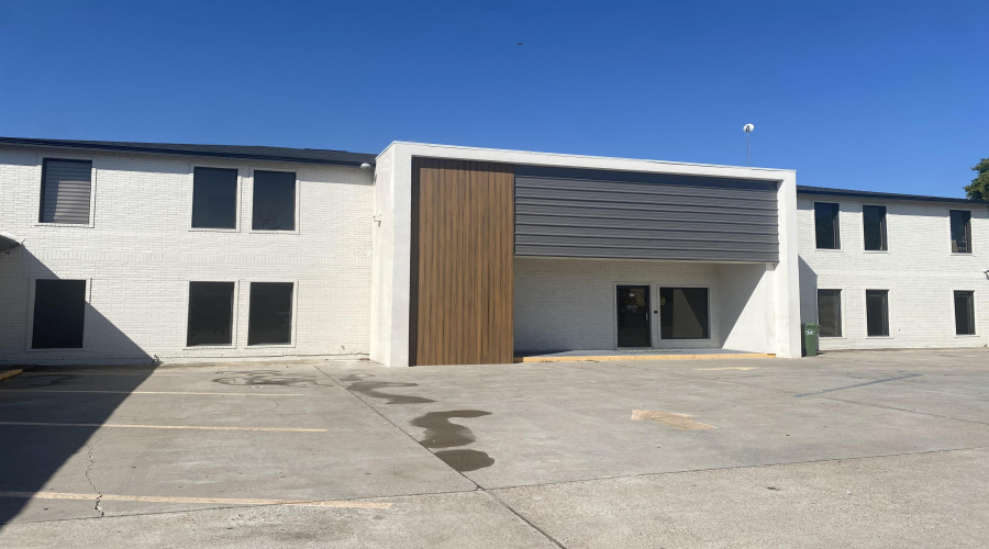 1102 Scott St, LAREDO, Texas 78040, 6 Rooms Rooms,4 BathroomsBathrooms,Commercial retail/office,For Rent,1102 Scott St,20252837