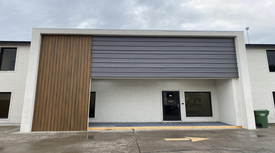 1102 Scott St, LAREDO, Texas 78040, 6 Rooms Rooms,4 BathroomsBathrooms,Commercial retail/office,For Rent,1102 Scott St,20252837