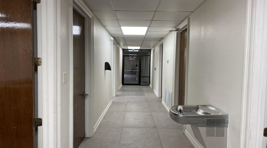 1102 Scott St, LAREDO, Texas 78040, 6 Rooms Rooms,4 BathroomsBathrooms,Commercial retail/office,For Rent,1102 Scott St,20252838