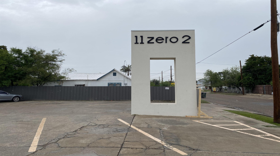 1102 Scott St, LAREDO, Texas 78040, 6 Rooms Rooms,4 BathroomsBathrooms,Commercial retail/office,For Rent,1102 Scott St,20252841