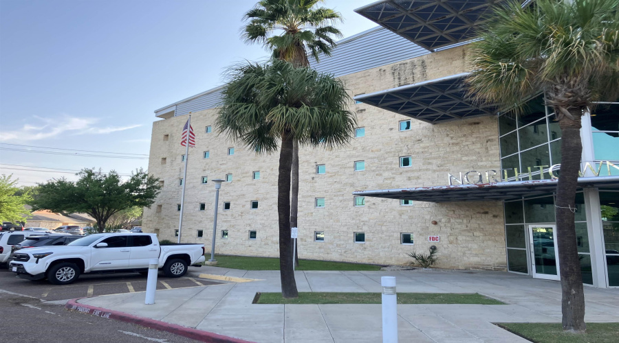 6999 McPherson Rd, LAREDO, Texas 78041, 51 Rooms Rooms,4 BathroomsBathrooms,Commercial retail/office,For Rent,6999 McPherson Rd,20252933