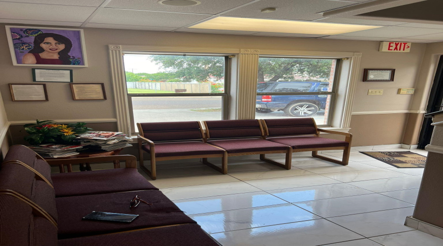 1319 Corpus Christi St, Laredo, Texas 78040-0000, 6 Rooms Rooms,4 BathroomsBathrooms,Commercial retail/office,For Sale,1319 Corpus Christi St,20252945