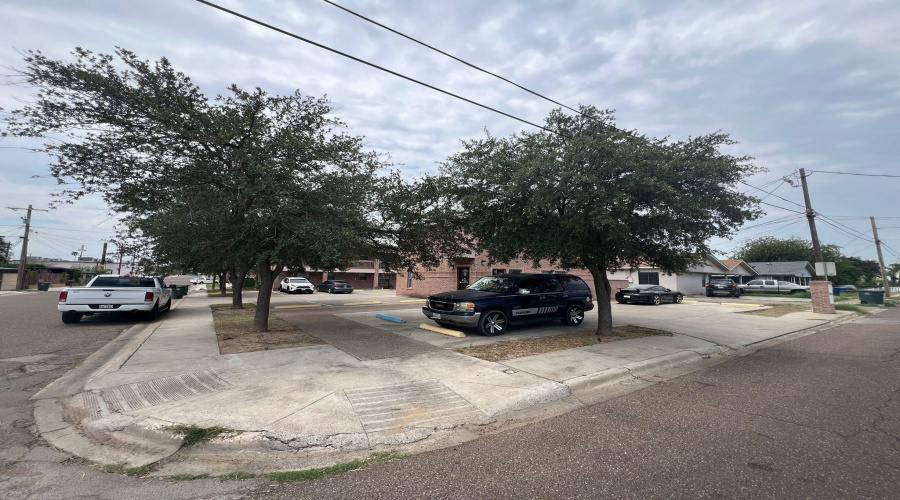 1319 Corpus Christi St, Laredo, Texas 78040-0000, 6 Rooms Rooms,4 BathroomsBathrooms,Commercial retail/office,For Sale,1319 Corpus Christi St,20252945