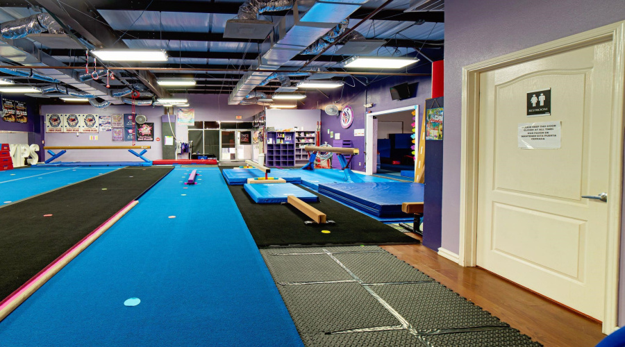 8917 Molly Dr, Laredo, Texas 78045, 1 Room Rooms,2 BathroomsBathrooms,Commercial retail/office,For Sale,8917 Molly Dr,20253044