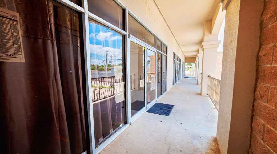 8917 Molly Dr, Laredo, Texas 78045, 1 Room Rooms,2 BathroomsBathrooms,Commercial retail/office,For Sale,8917 Molly Dr,20253044