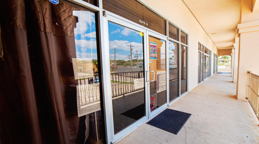 8917 Molly Dr, Laredo, Texas 78045, 1 Room Rooms,2 BathroomsBathrooms,Commercial retail/office,For Sale,8917 Molly Dr,20253044