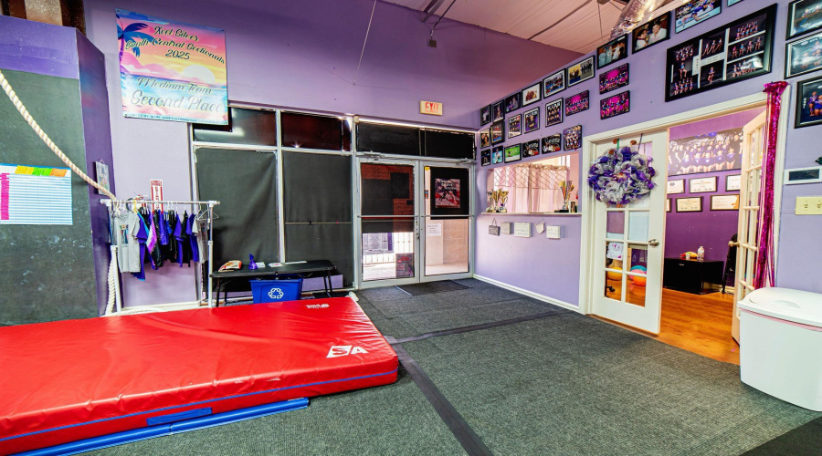 8917 Molly Dr, Laredo, Texas 78045, 1 Room Rooms,2 BathroomsBathrooms,Commercial retail/office,For Sale,8917 Molly Dr,20253044