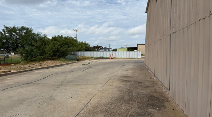 1719 Hillside Rd, Laredo, Texas 78041, 1 Room Rooms,2 BathroomsBathrooms,Commercial retail/office,For Sale,1719 Hillside Rd,20253046